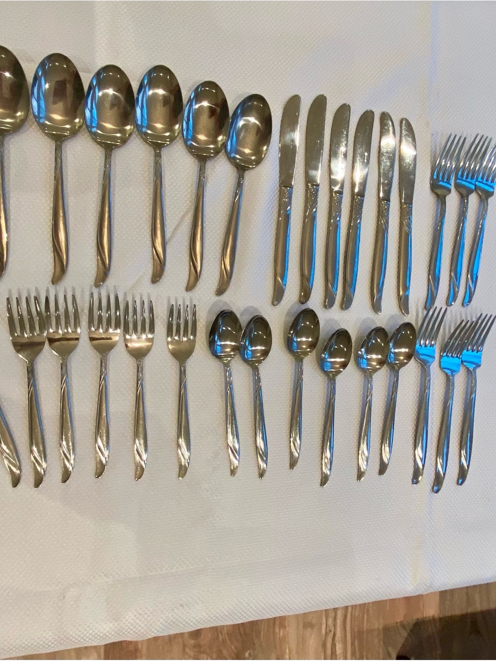 Vintage Elegant Stainless Steel Flatware Set in Silver - Full Service 30 piece